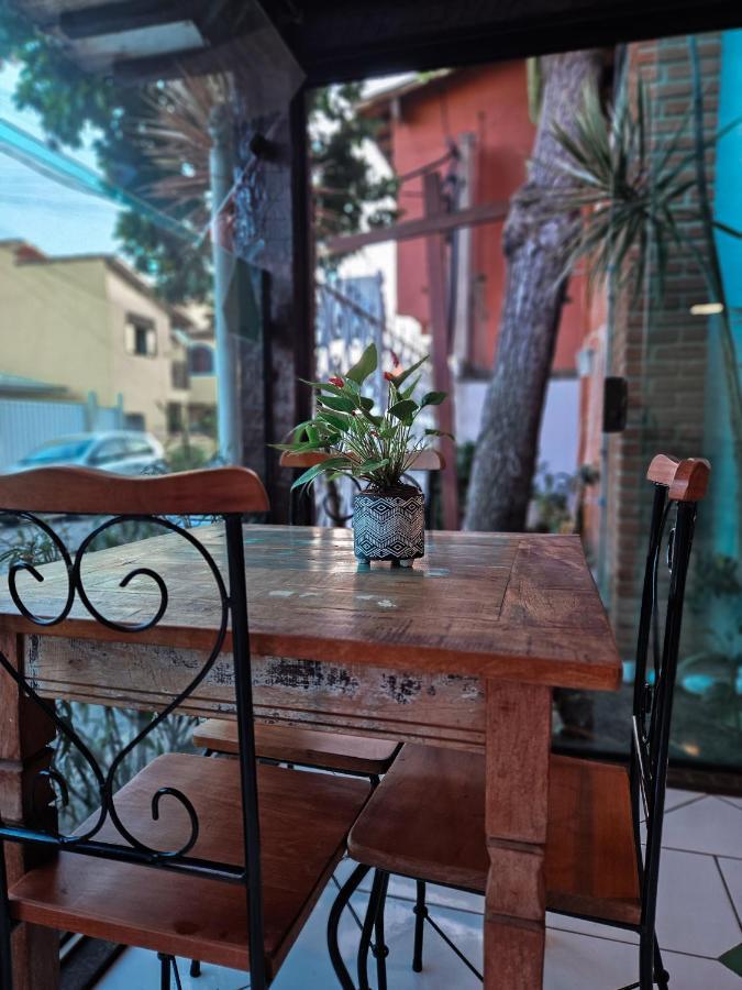 Bliss Hoteis Centro Búzios Exterior foto A table and chair